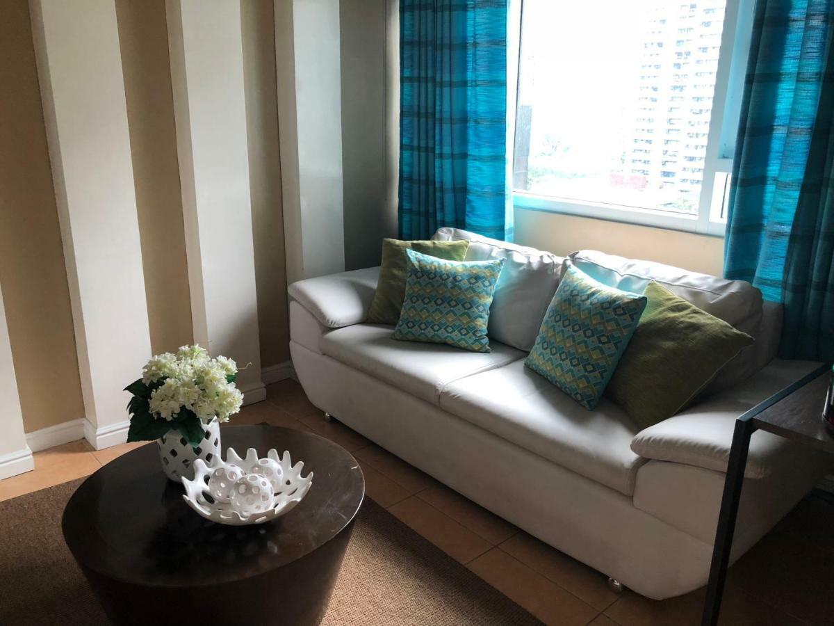 Loft Condo Beside Shangri-La Fort Manila Eksteriør bilde